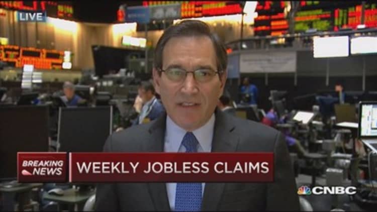 Weekly jobless claims up 1,000 to 295,000