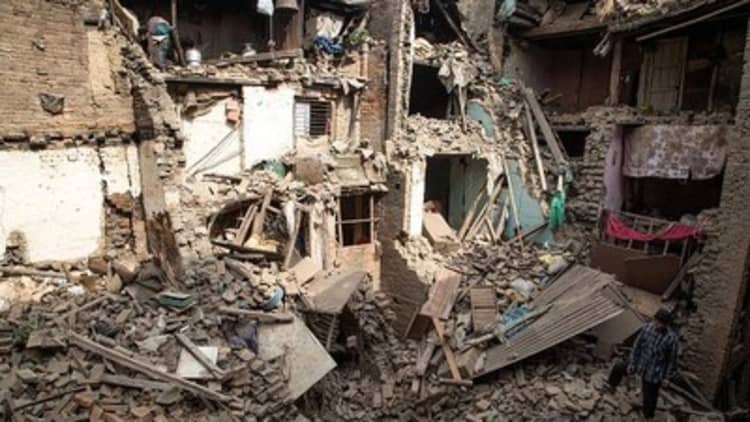 Nepal earthquake kills more than 3,200 people