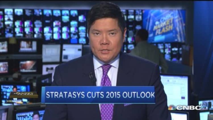 Stratasys cuts 2015 outlook