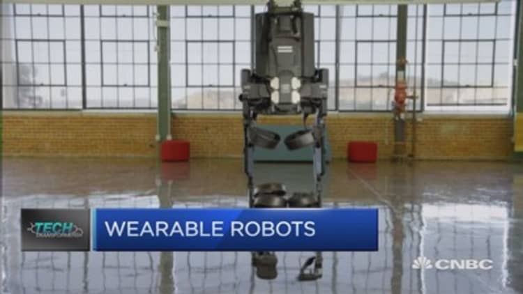 This wearable robot helps people walk