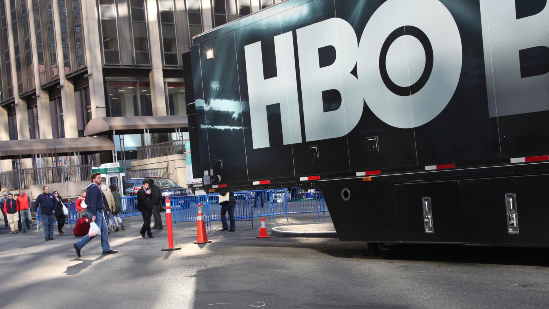 HBO grows to nearly 77 million total subscribers as Netflix reports a decline