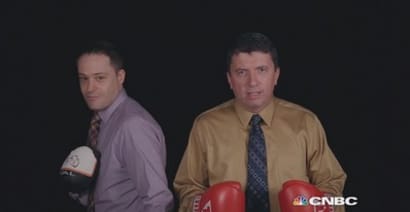 Two boxing freaks give their pick for the fight