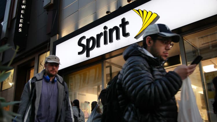 Sprint reportedly in talks with Charter, Comcast: WSJ