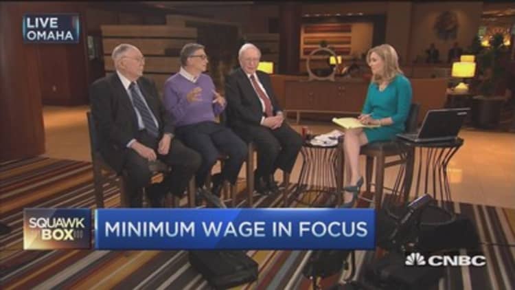 Buffett: Better option than increasing minimum wage