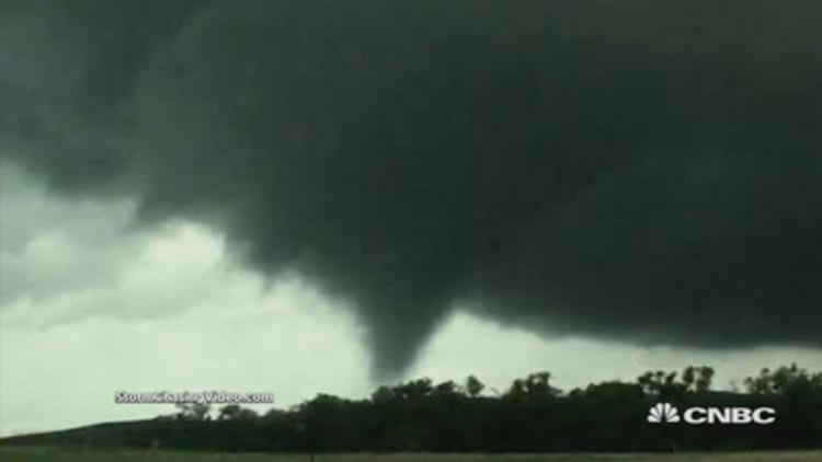 Tornado hits Kansas