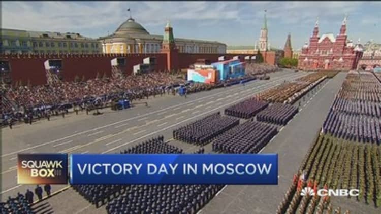 Russians celebrate VE Day
