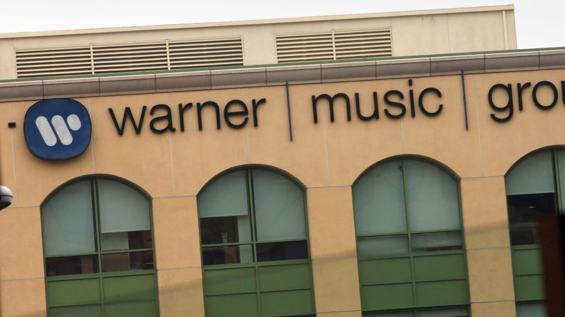 वार्नर म्यूजिक ने अटलांटिक इक्विटीज में अपग्रेड किया, कहते हैं कि बढ़ते वैश्विक संगीत स्ट्रीमिंग बाजार पर शेयर 20% उछल सकते हैं