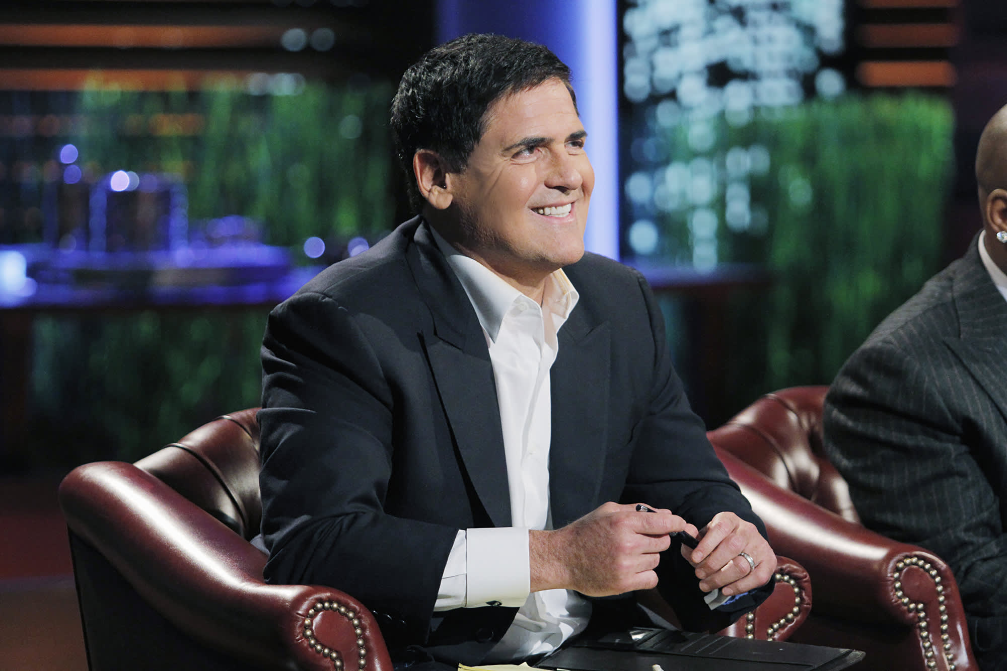 How relentless emailing helped a 25-year-old snare 0,000 from Mark Cuban