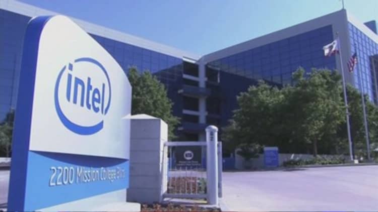 Intel looking to buy up rival chips