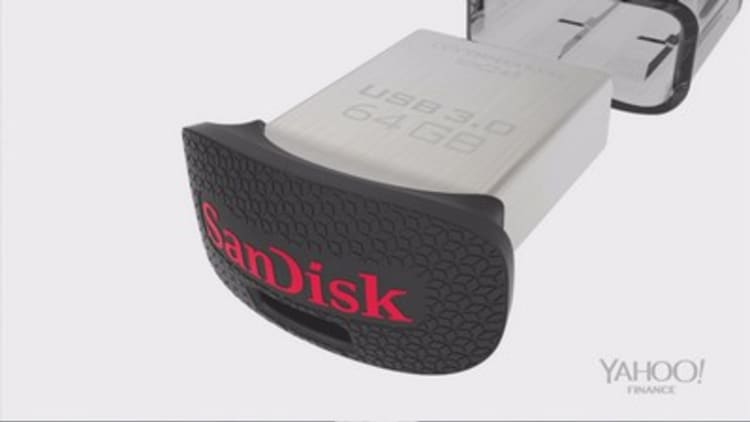 SanDisk packs big data onto a dime-sized drive