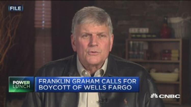 Franklin Graham calls for boycott of Wells Fargo