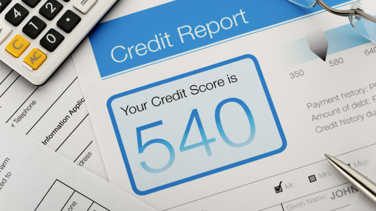 Como as pontuações de crédito podem ajudar e prejudicar os americanos