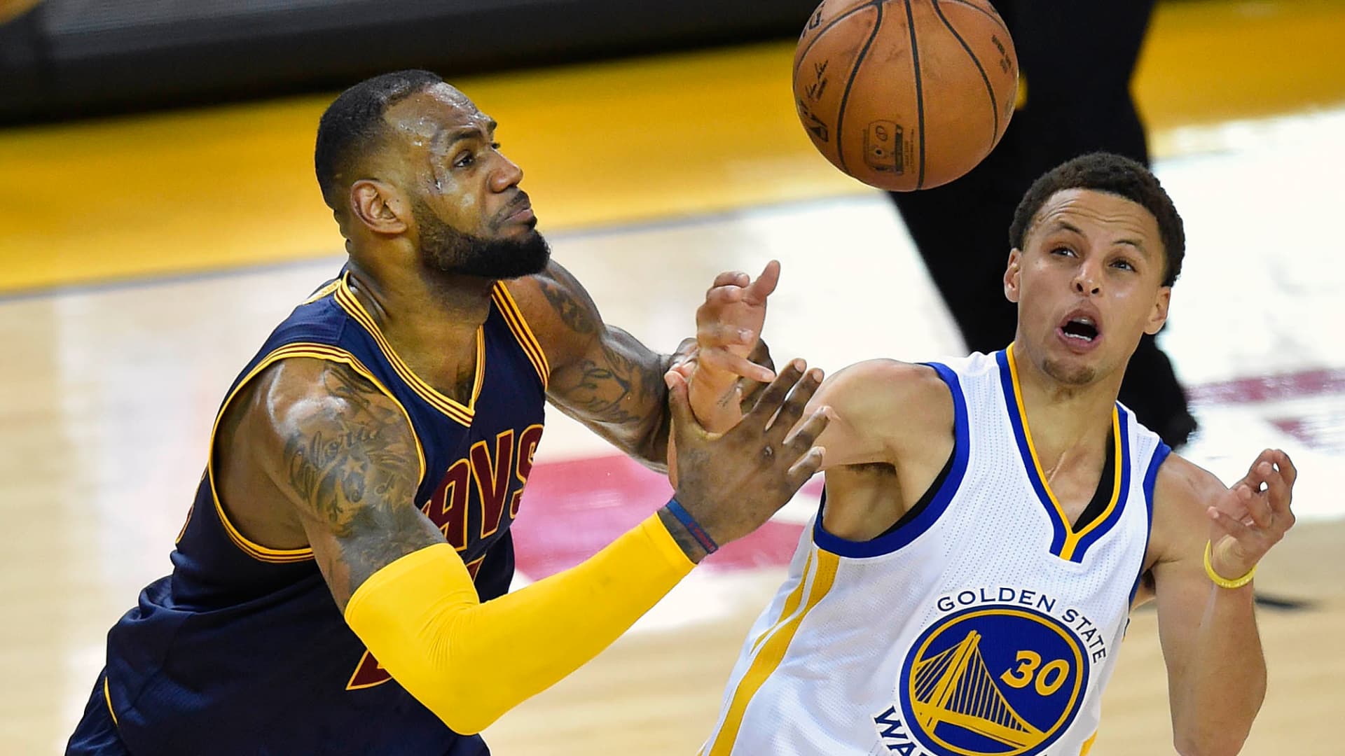Comparing The LeBron James-Steph Curry Rivalry to Other Rivalries in Pop  Culture
