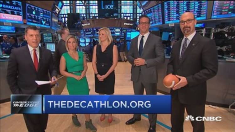 Halftime preps for Wall Street Decathlon