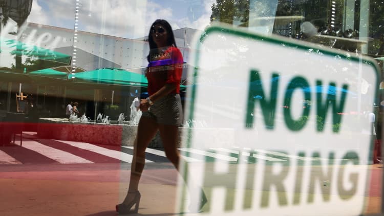 Expect December US jobs at 220,000: StanChart