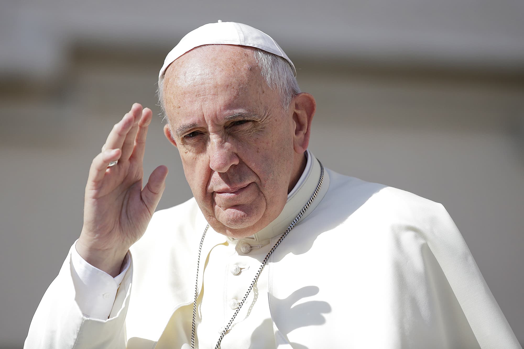 Pope calls for new economic criticizes