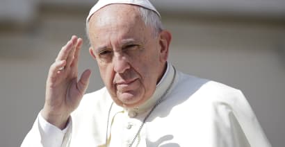 Pope Francis apologizes, admitting he 'lost his patience' after swatting a female worshipper