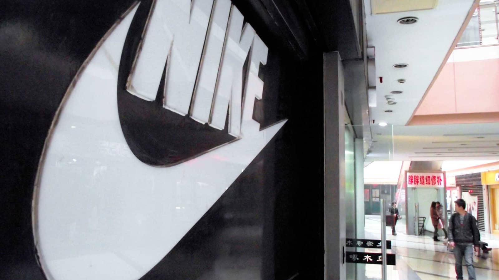 Here'S How Much Nike'S Billionaire Founder Paid For Its Swoosh Logo