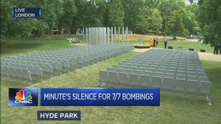 Minute of silence honours UK's 7/7 victims