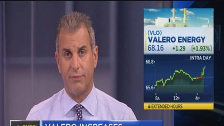 Stick with Valero & Tesoro: Trader