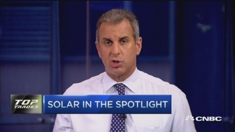 Top trades: Time to invest in solar? 