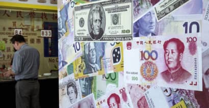 Trade tensions boost dollar as Chinese stocks drop