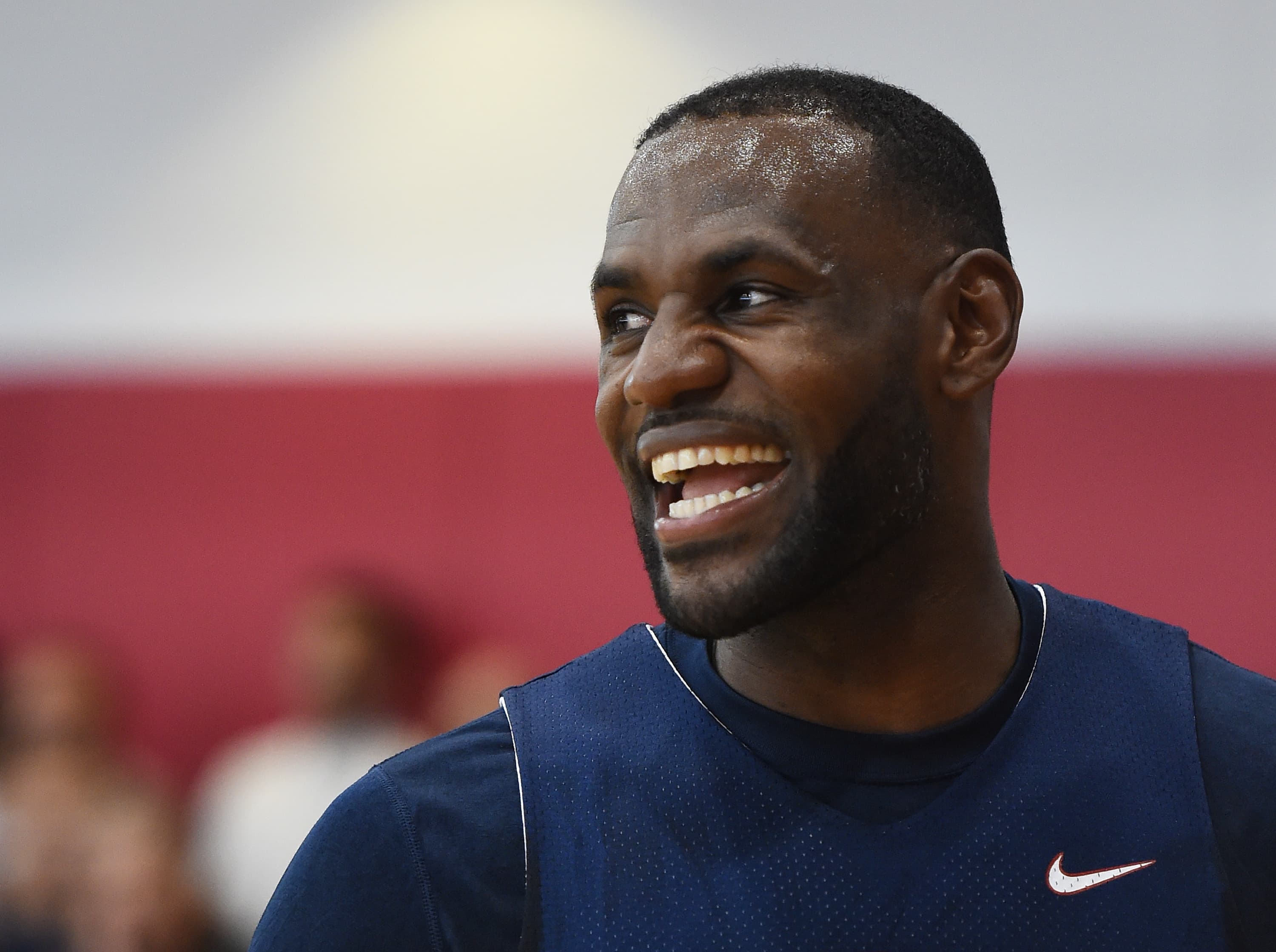 Nike signs LeBron to lifetime deal