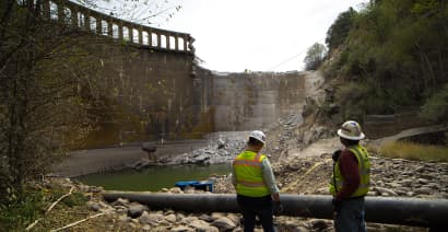 Despite drought, Calif rips down dam