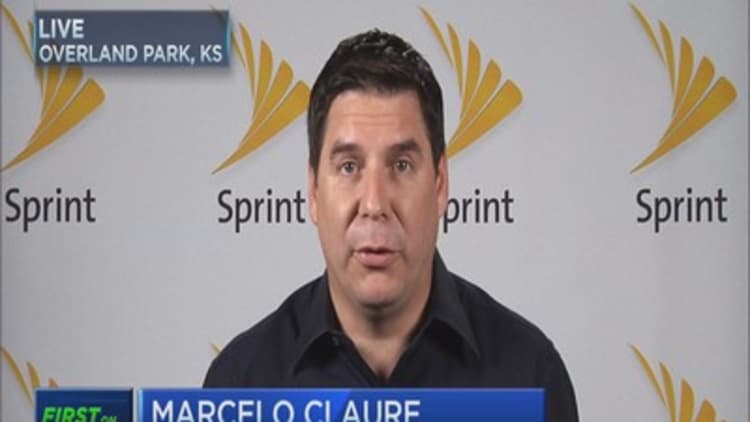 Sprint cuts two-year contracts: CEO