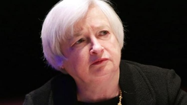 Fed sends mixed signals on interest rates