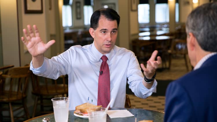 Scott Walker latches onto 'aggressively normal' label