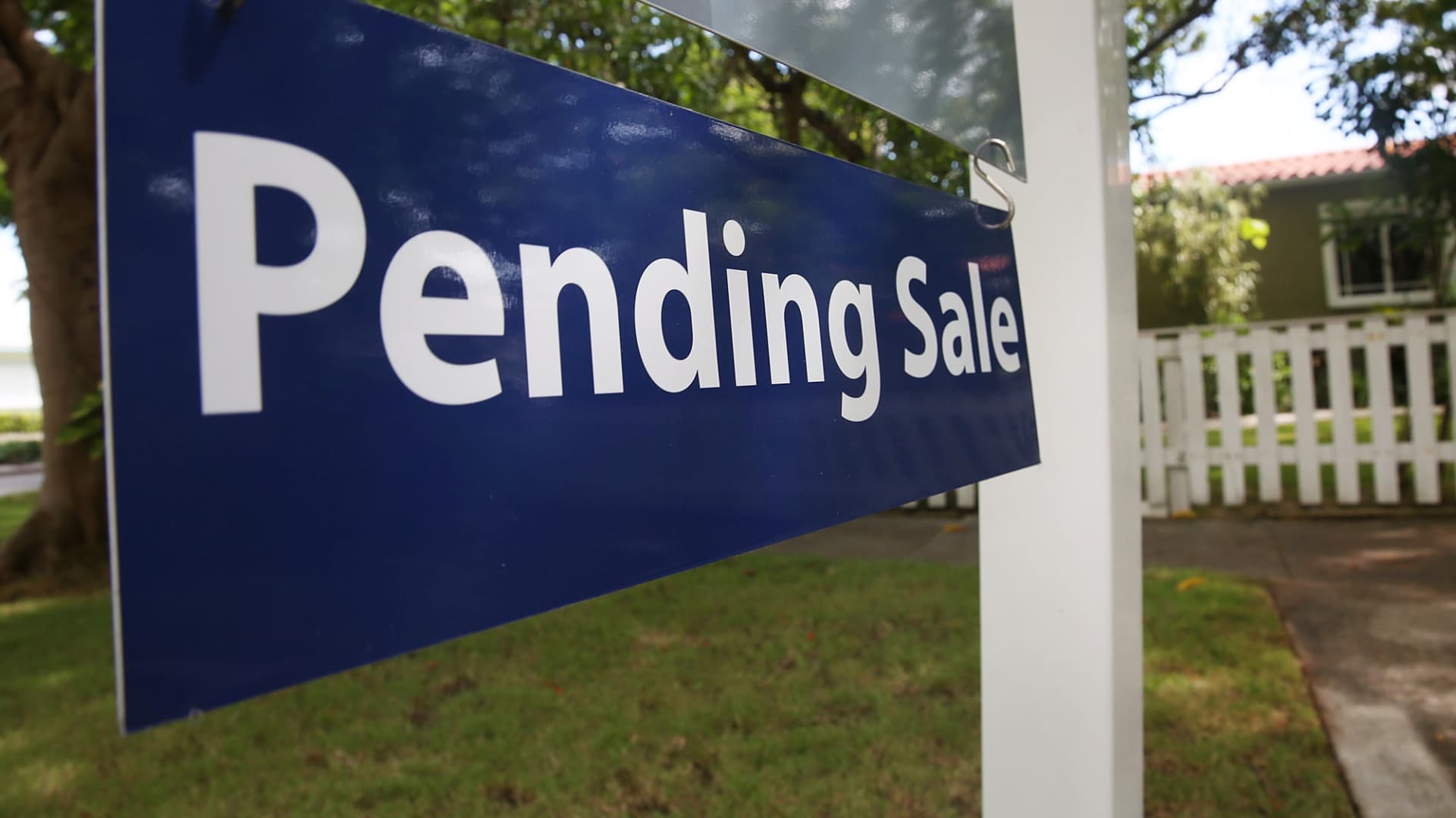Pending home sales sink in February setting a grim tone as housing market enters key spring season – CNBC