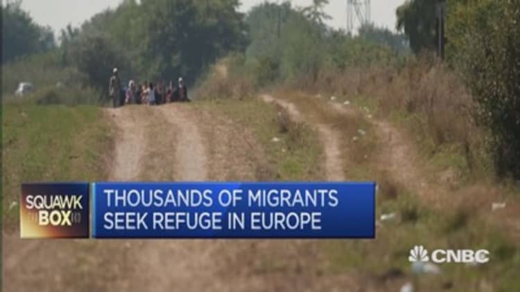 Hungary builds migrant-deterring wall 