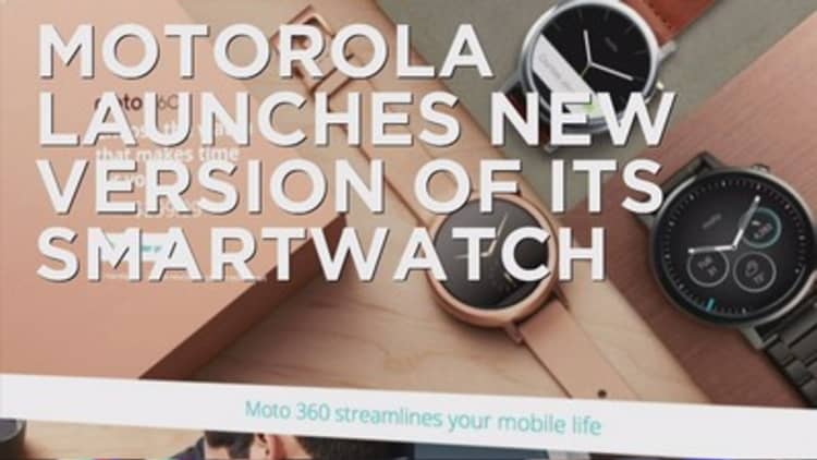 Motorola trying to repeat success of first smartwatch