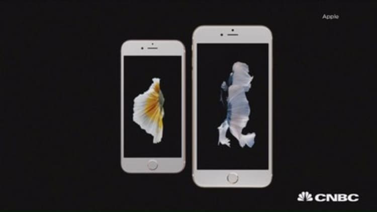 Apple debuts iPad Pro, iPhone 6S and 6S Plus 