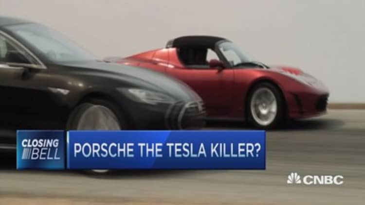Who kills who? Porsche vs. Tesla 