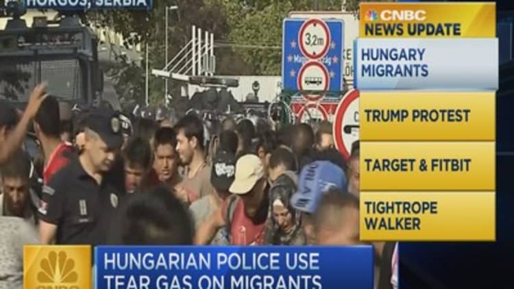 CNBC update: Hungarian police use tear gas on migrants