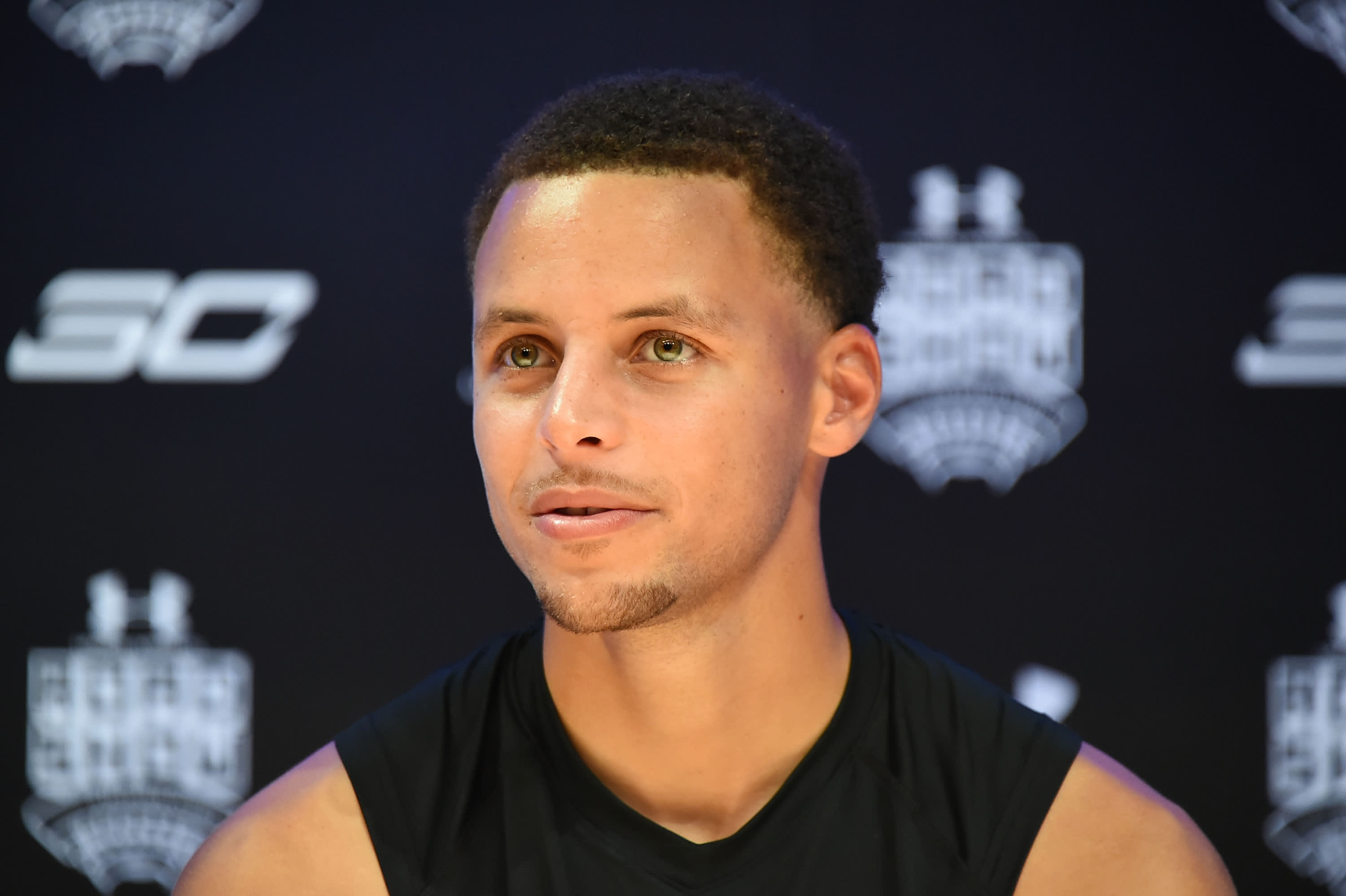 Empresario gradualmente La risa Stephen Curry of the Golden State Warriors speaks out on new Under Armour  deal
