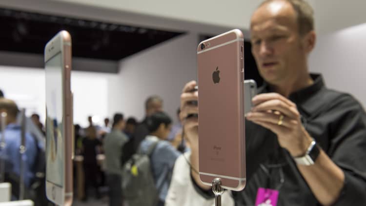 iPhone 6s is the best smartphone, period: Mossberg