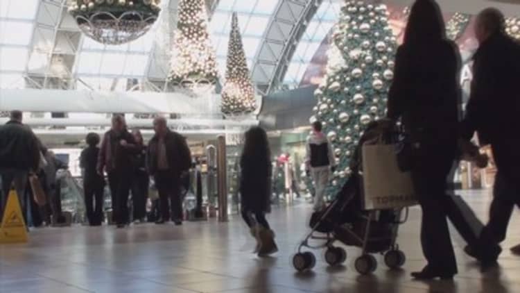 Shoppers to scale back Christmas spending