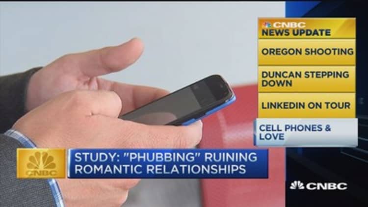 CNBC update: Cell phones ruining your relationship?