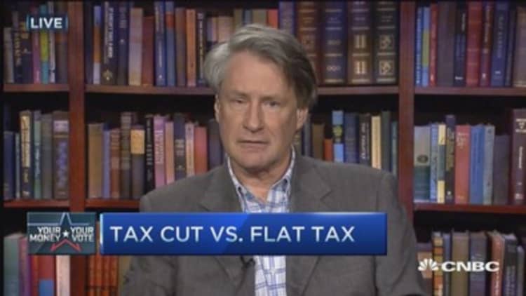 Tax debate: Tax cut vs. Flat tax 
