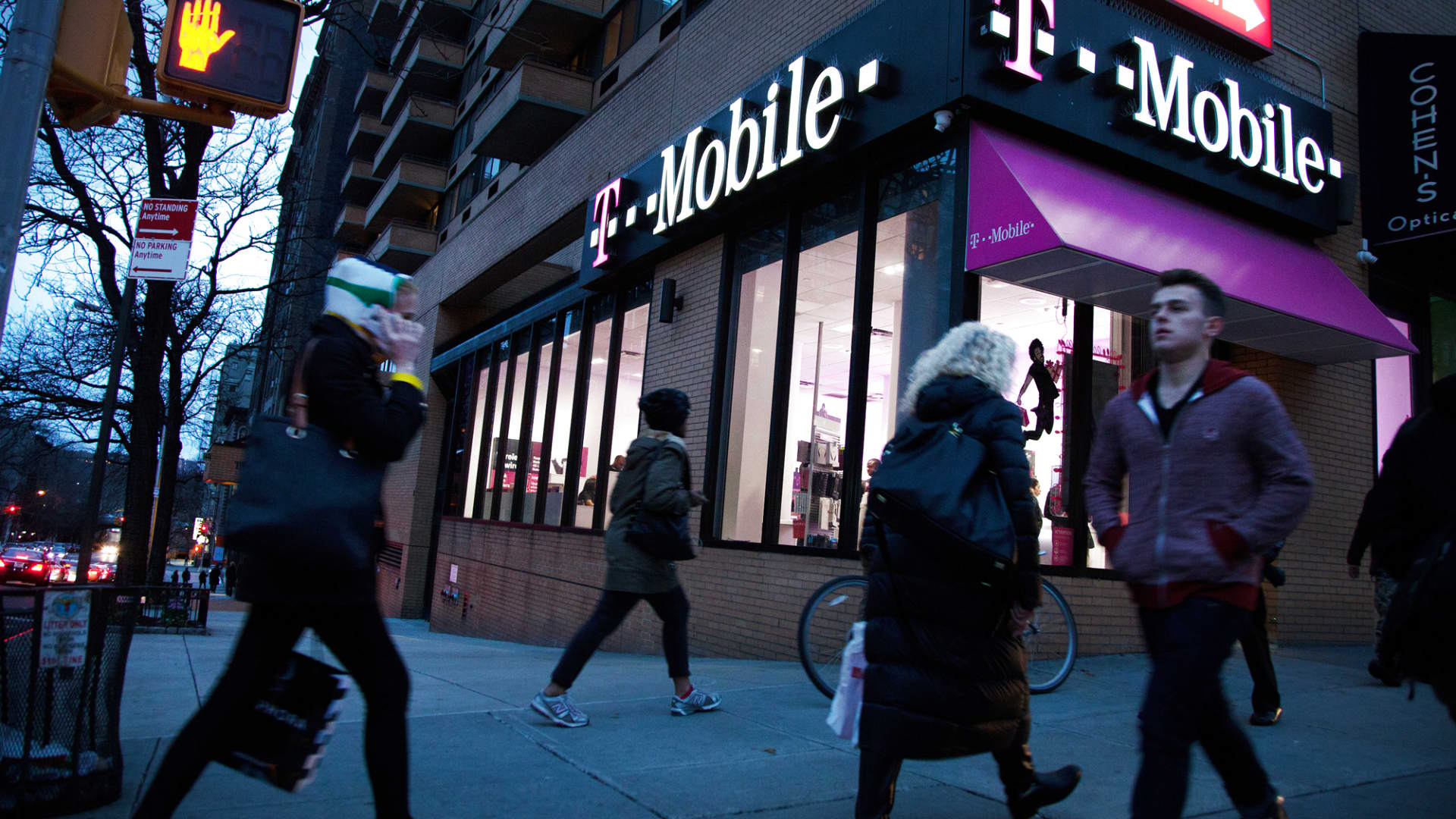 T-Mobile says its investigating data breach affecting 37 million accounts