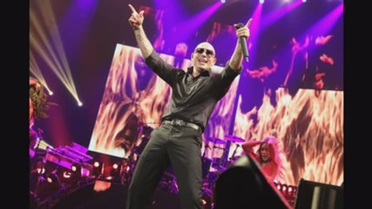 What does ‘DALE’ mean? A lot to Pitbull