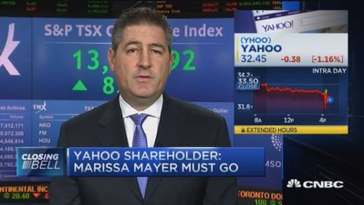 Yahoo investor: Mayer needs to go