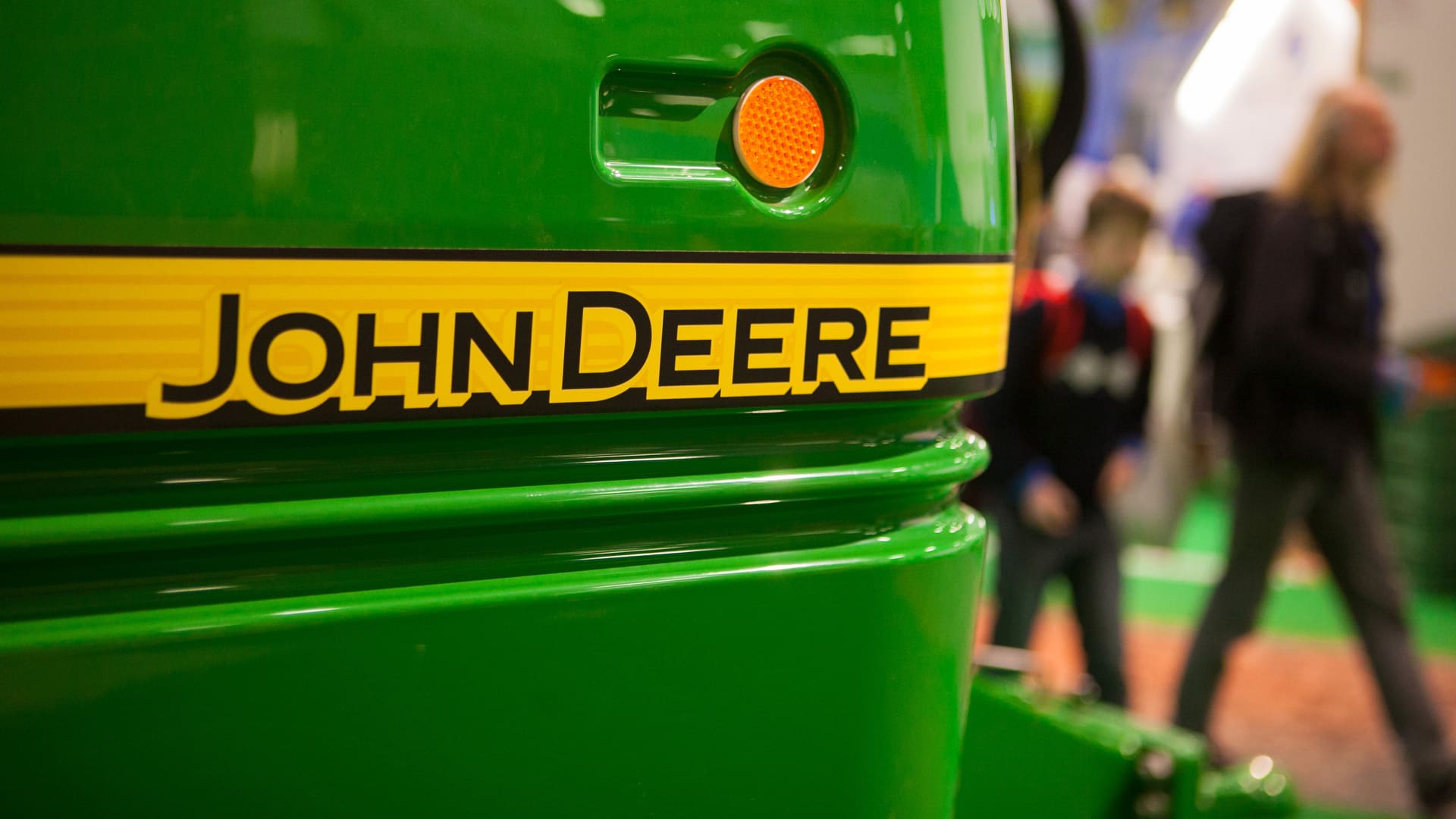 Jim Cramer says to pick up shares of Deere for an ‘absurd’ bargain