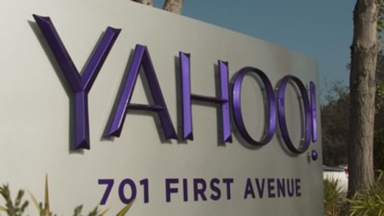 Yahoo hires Mckinsey & Co.