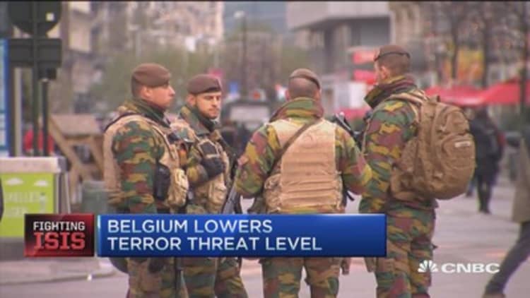 Brussels lowers terror threat level