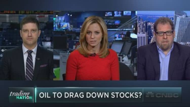 Can stocks rise as oil falls?