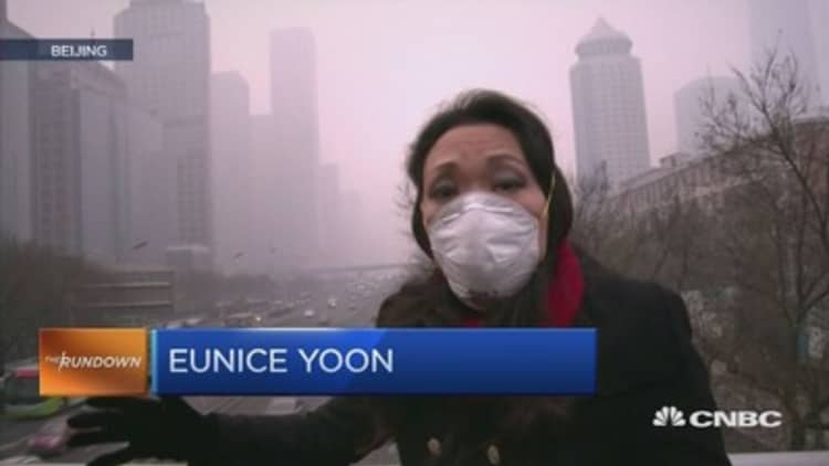 Here's what a red alert on Beijing's smog looks like